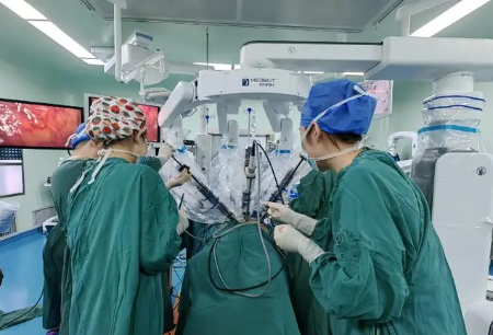 緊跟國(guó)內(nèi)醫(yī)學(xué)發(fā)展前沿，首例魯滬遠(yuǎn)程機(jī)器人手術(shù)在濰坊市中醫(yī)院成功完成